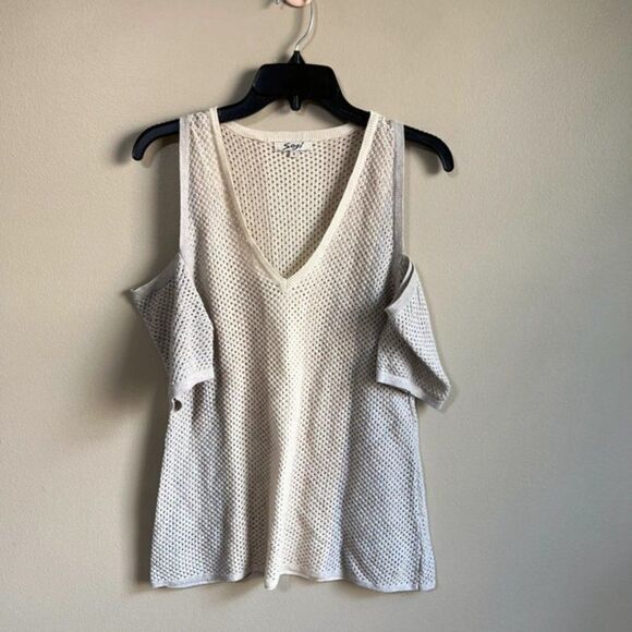 Sogi small cold shoulder top - Picture 1 of 5